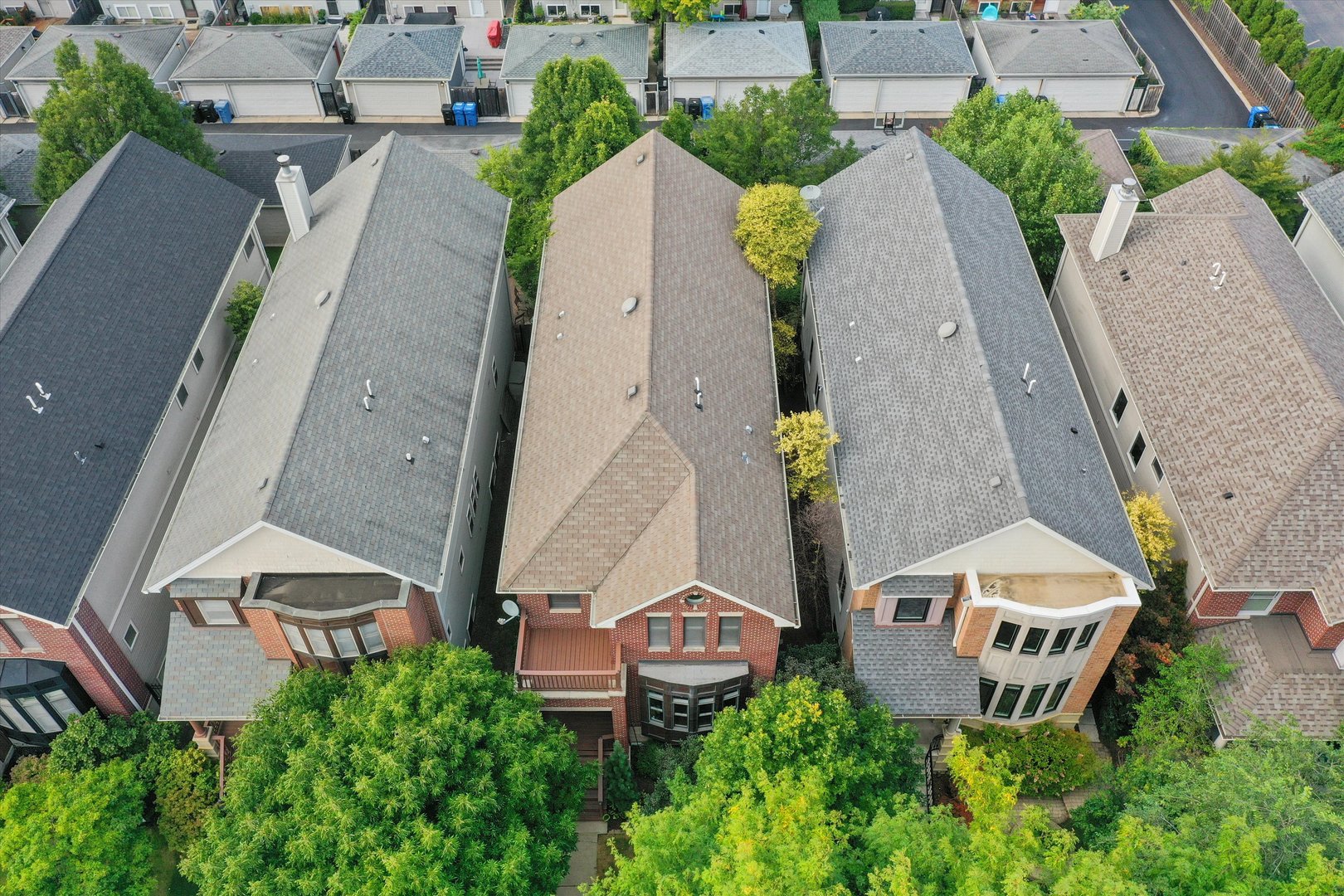 2444 W Waveland Avenue