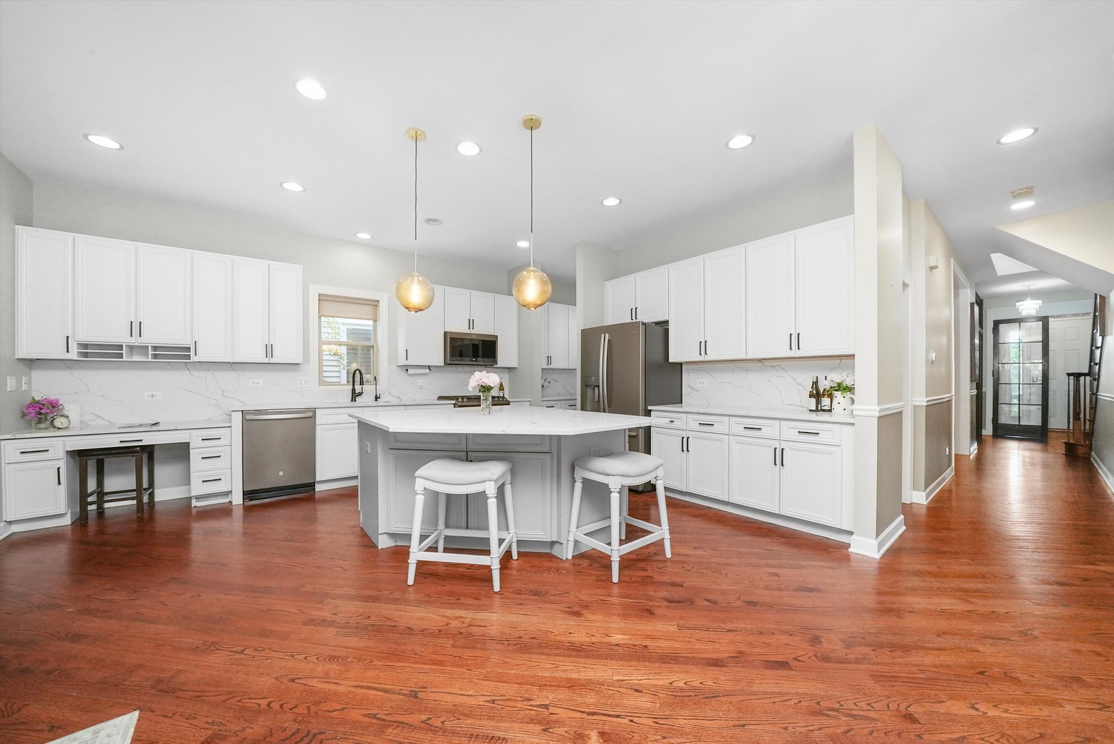 2444 W Waveland Avenue