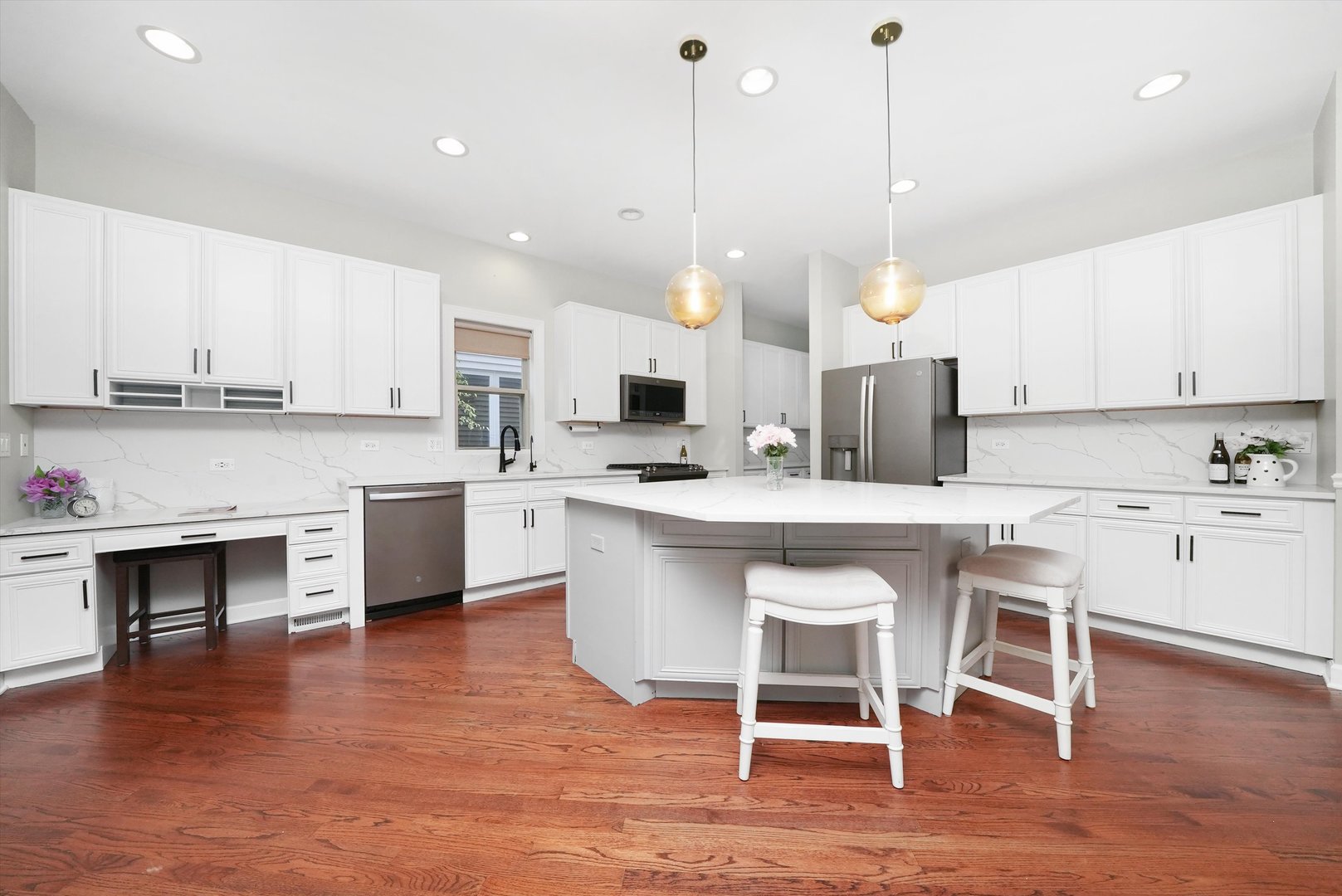 2444 W Waveland Avenue