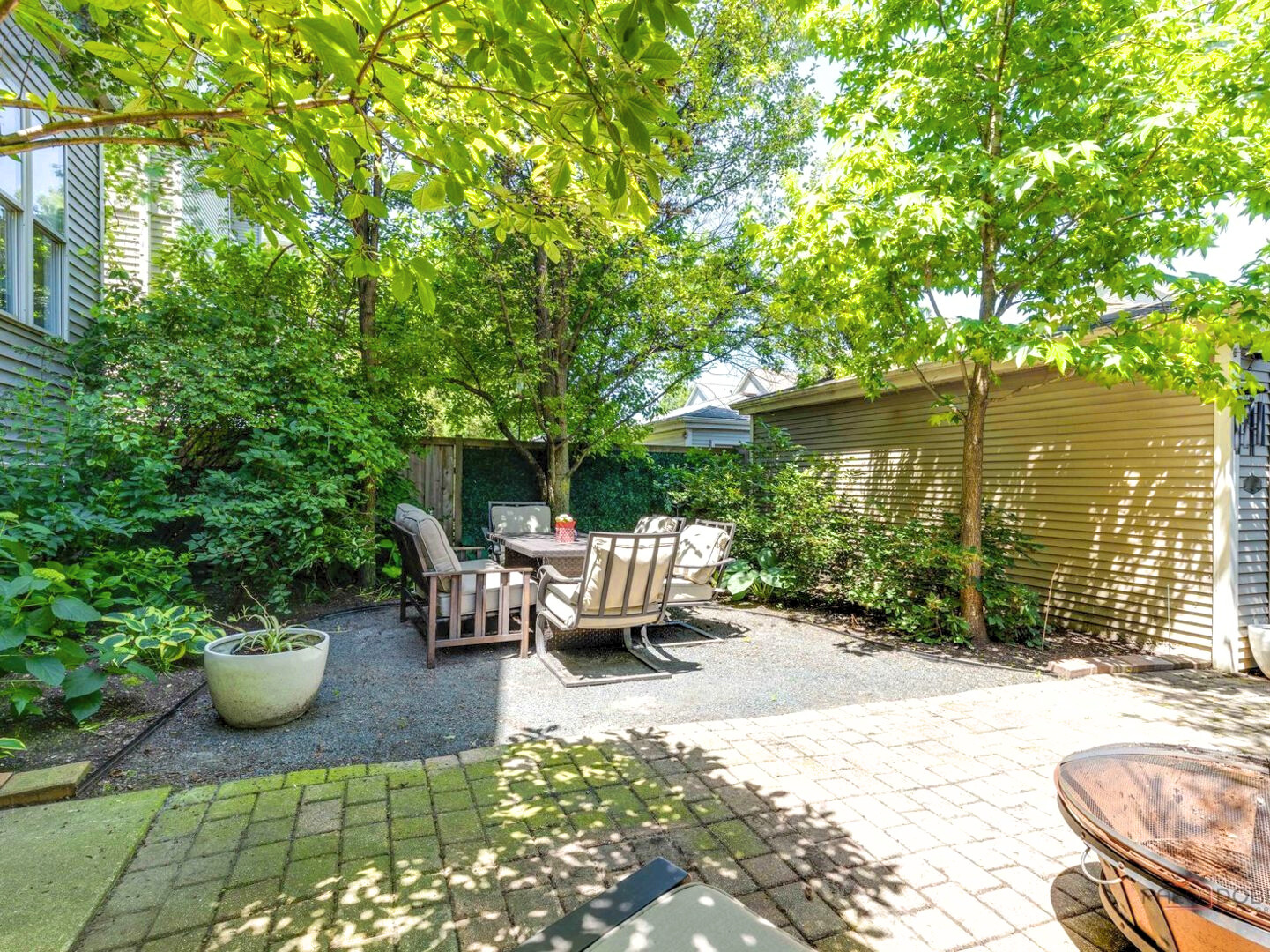 2444 W Waveland Avenue