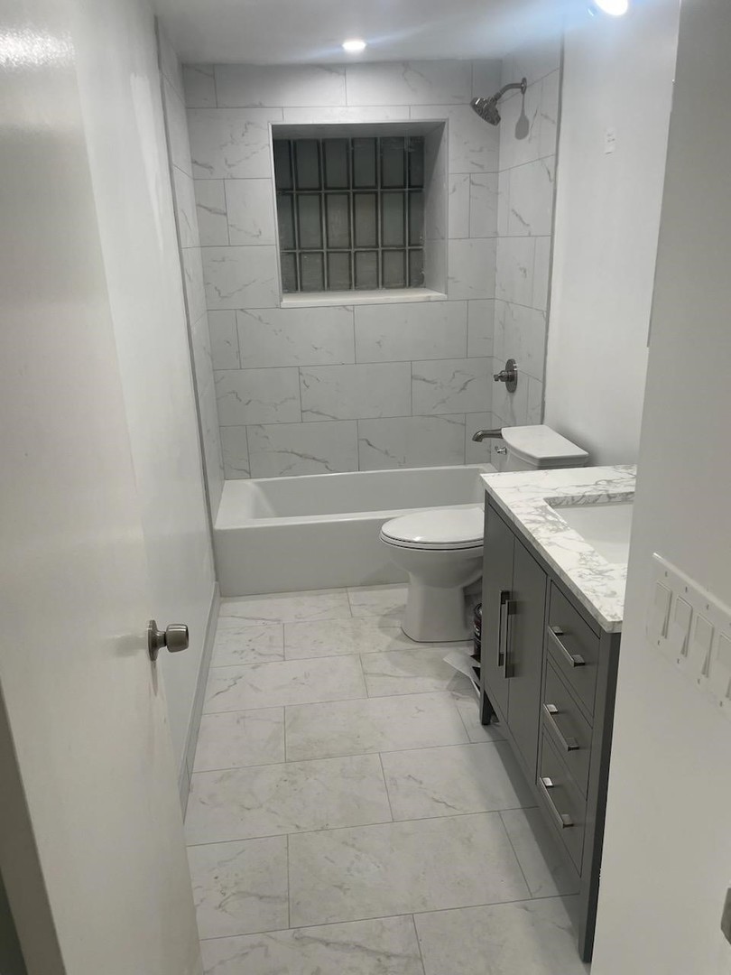 1946 N sheffield Avenue Unit: 1