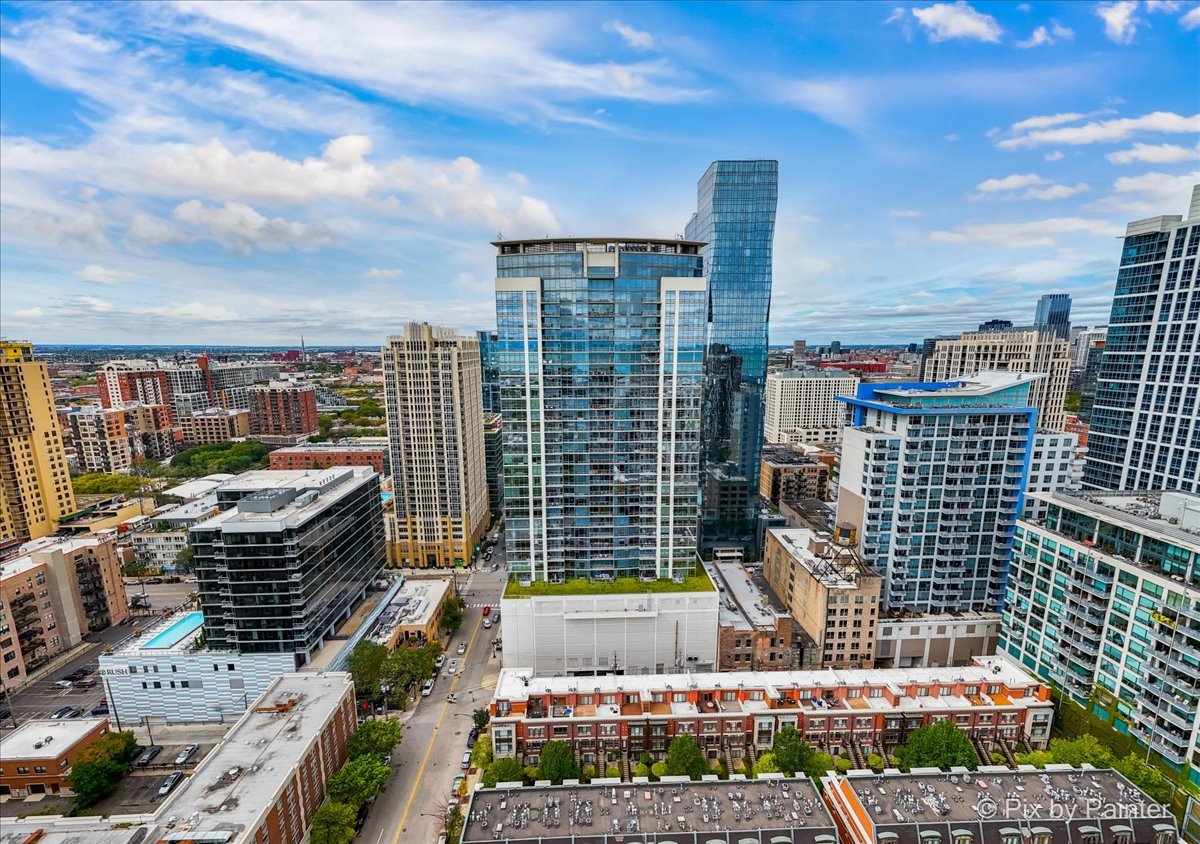 100 E 14th Street Unit: 1810
