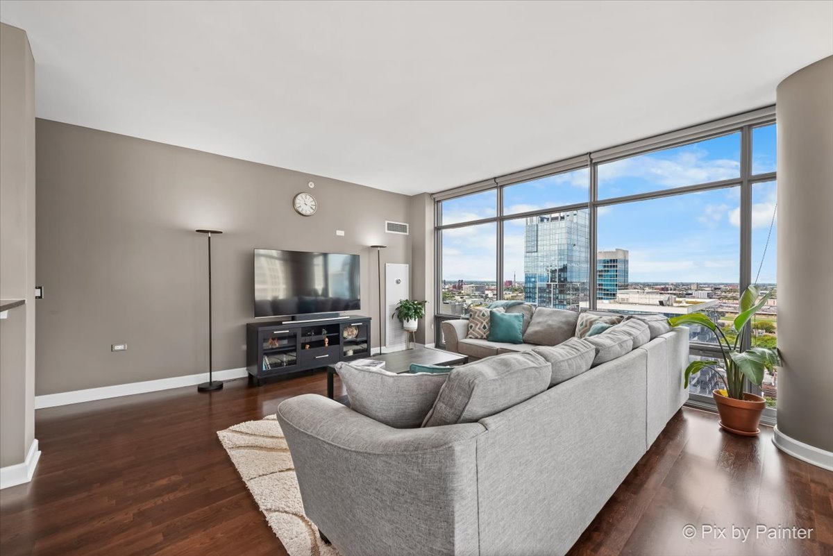 100 E 14th Street Unit: 1810