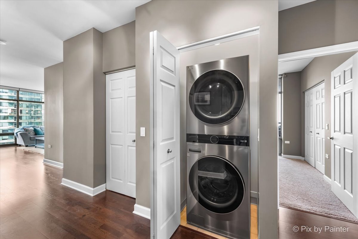 100 E 14th Street Unit: 1810