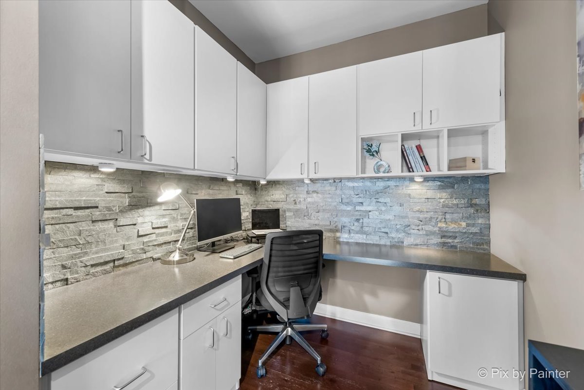 100 E 14th Street Unit: 1810