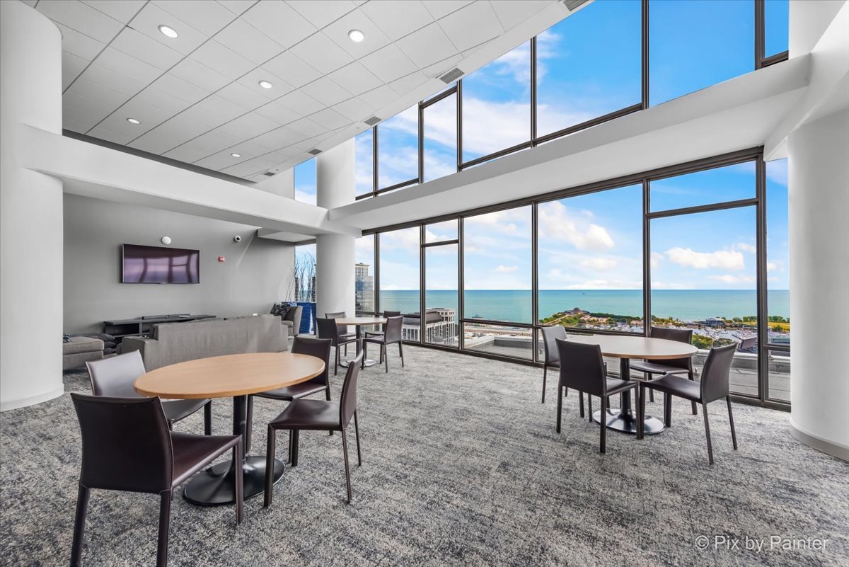 100 E 14th Street Unit: 1810
