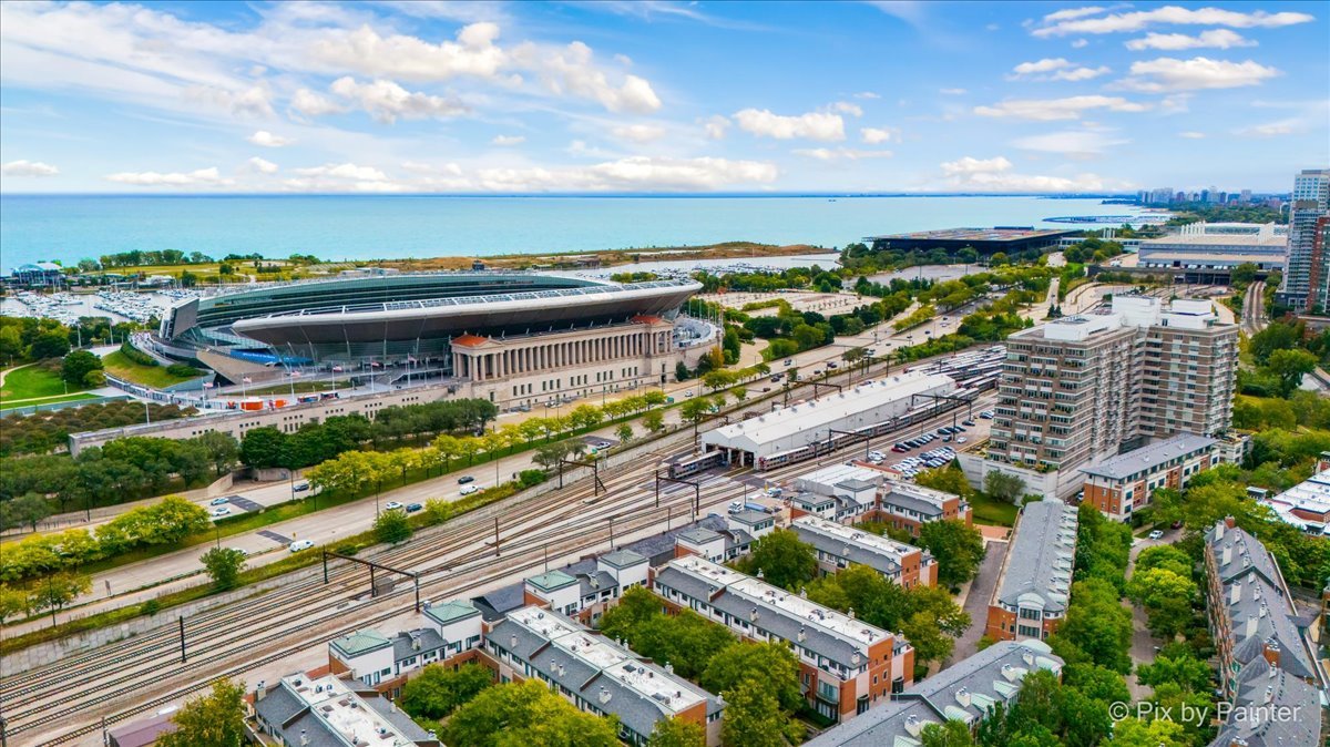100 E 14th Street Unit: 1810