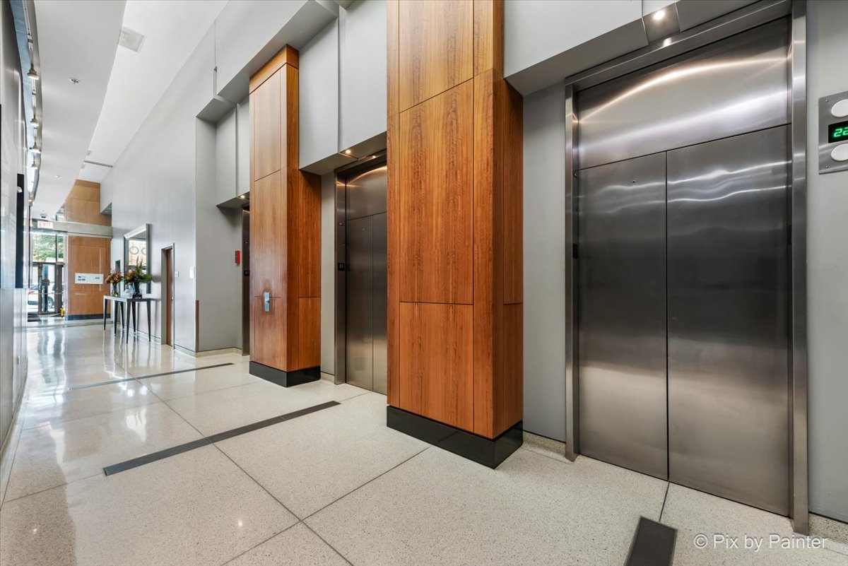 100 E 14th Street Unit: 1810