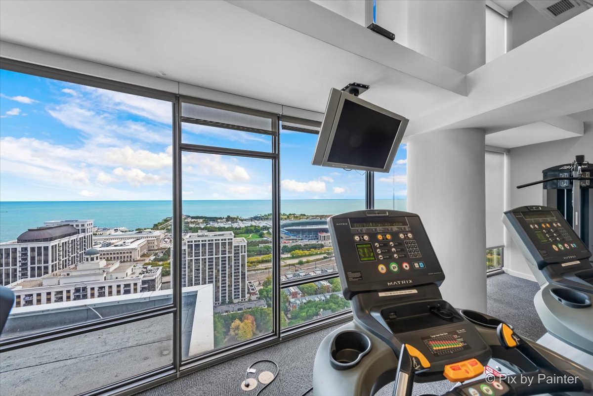 100 E 14th Street Unit: 1810