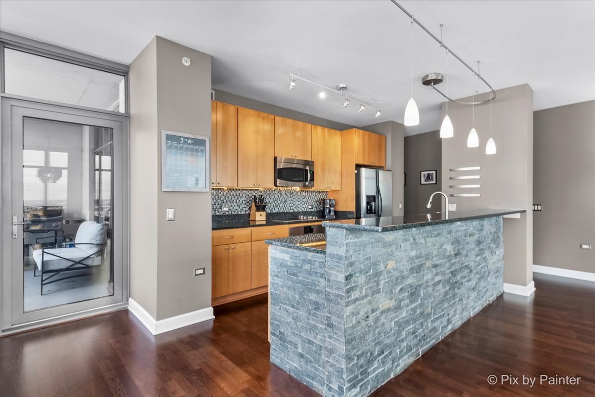 100 E 14th Street Unit: 1810