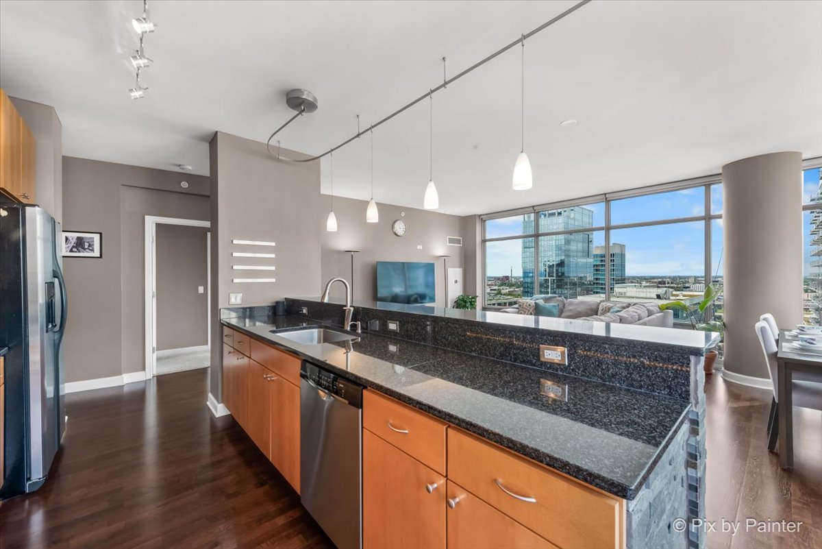 100 E 14th Street Unit: 1810