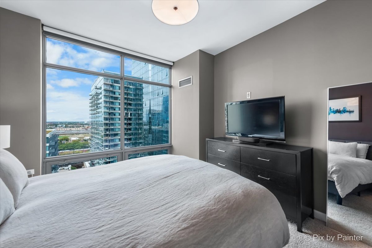 100 E 14th Street Unit: 1810