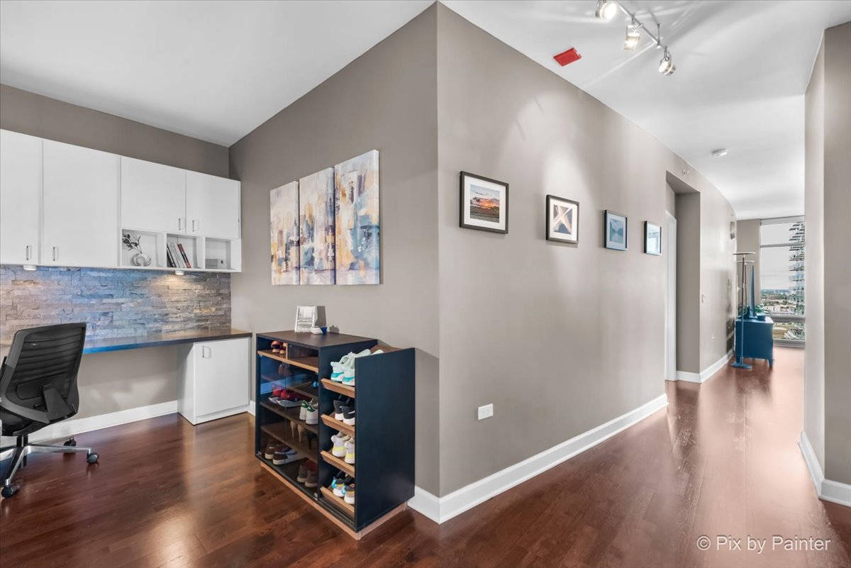 100 E 14th Street Unit: 1810