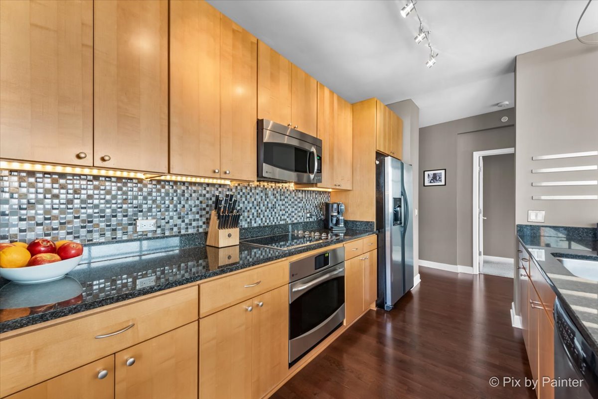 100 E 14th Street Unit: 1810