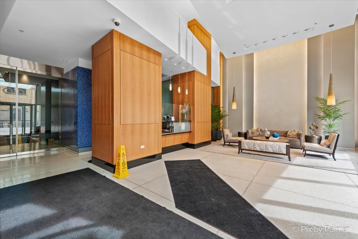 100 E 14th Street Unit: 1810