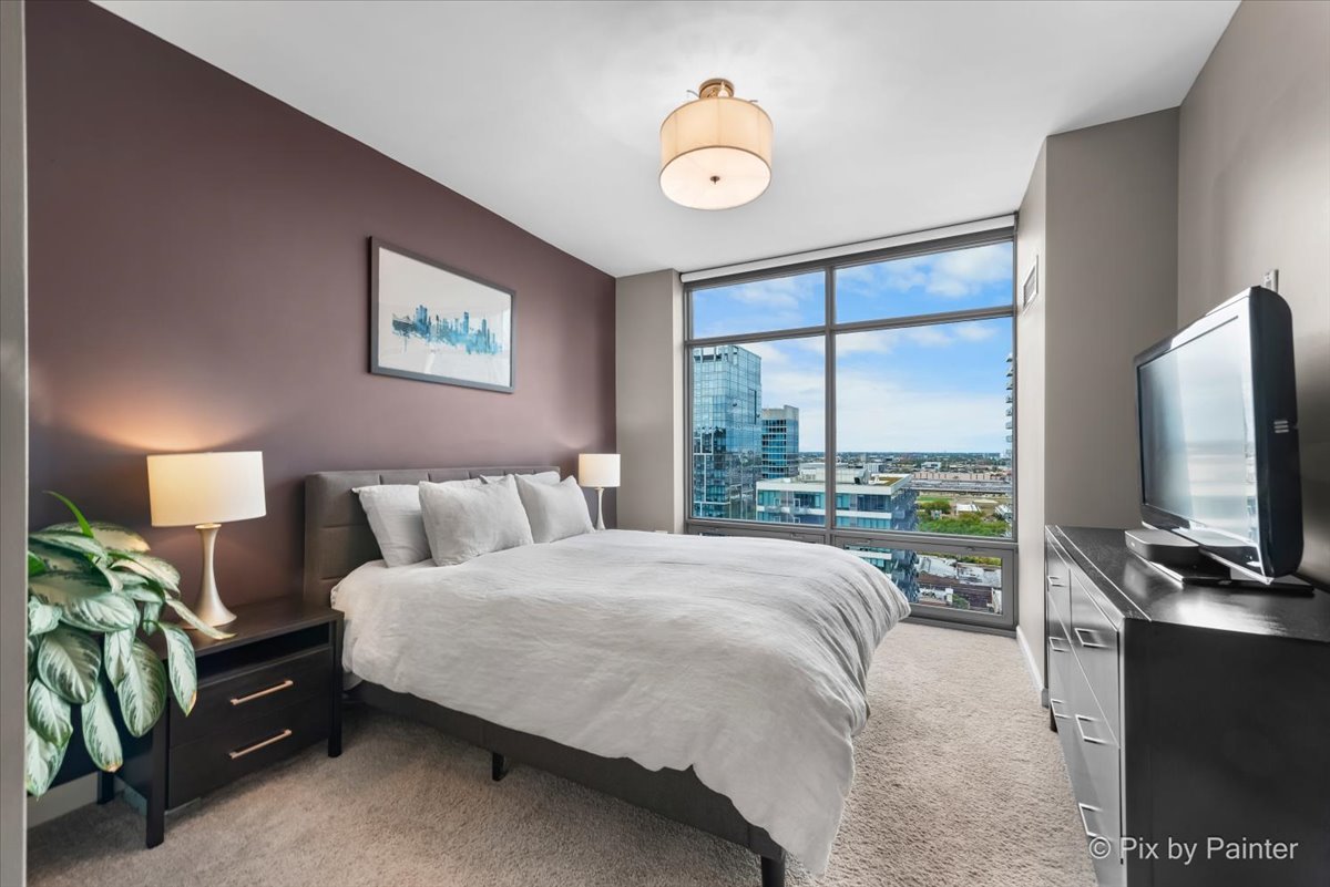 100 E 14th Street Unit: 1810