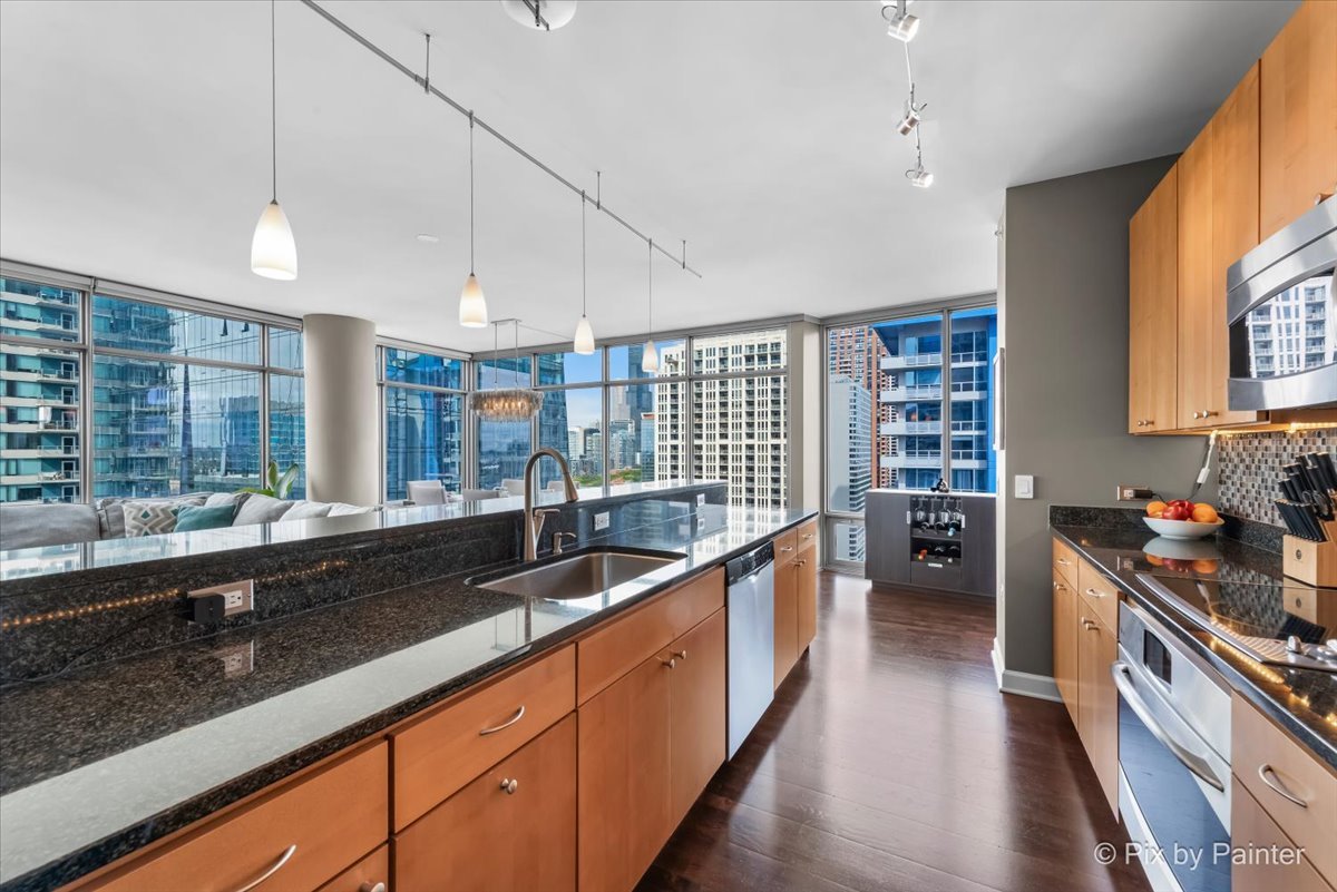 100 E 14th Street Unit: 1810