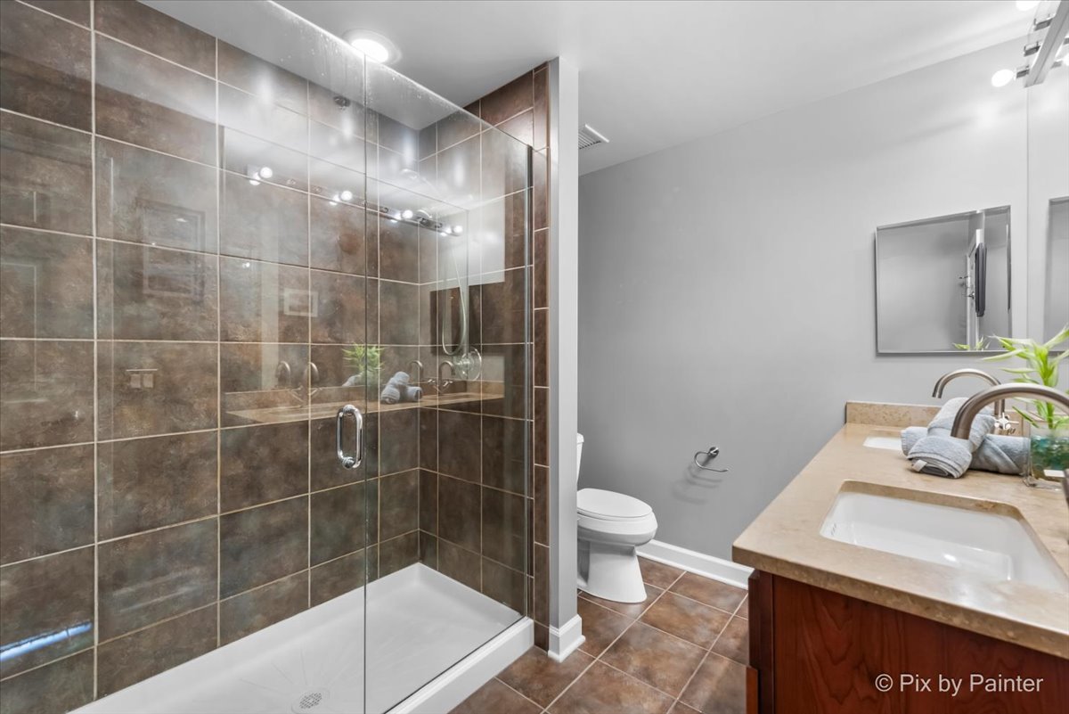 100 E 14th Street Unit: 1810