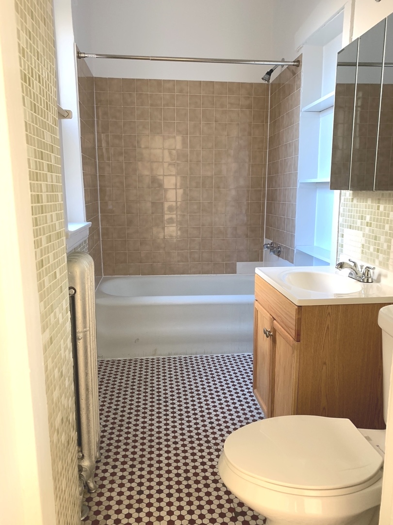 828 W Sunnyside Avenue Unit: 3E