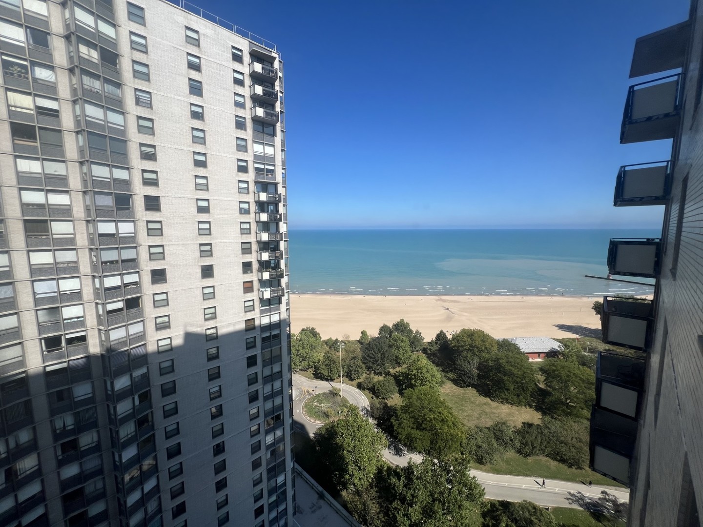 5701 N Sheridan Road Unit: 22R