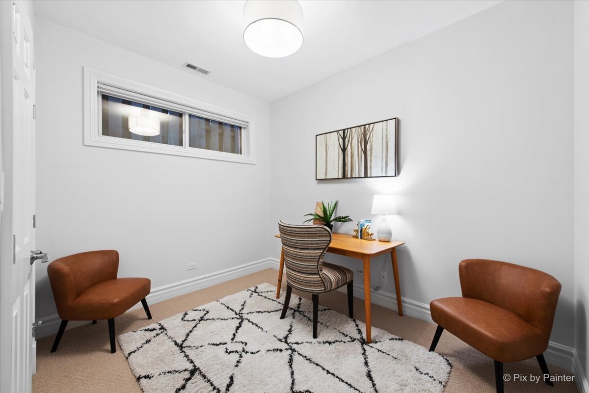 3650 N Paulina Street