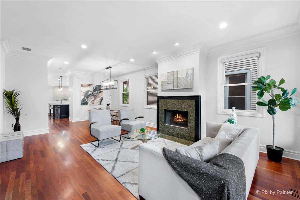 3650 N Paulina Street