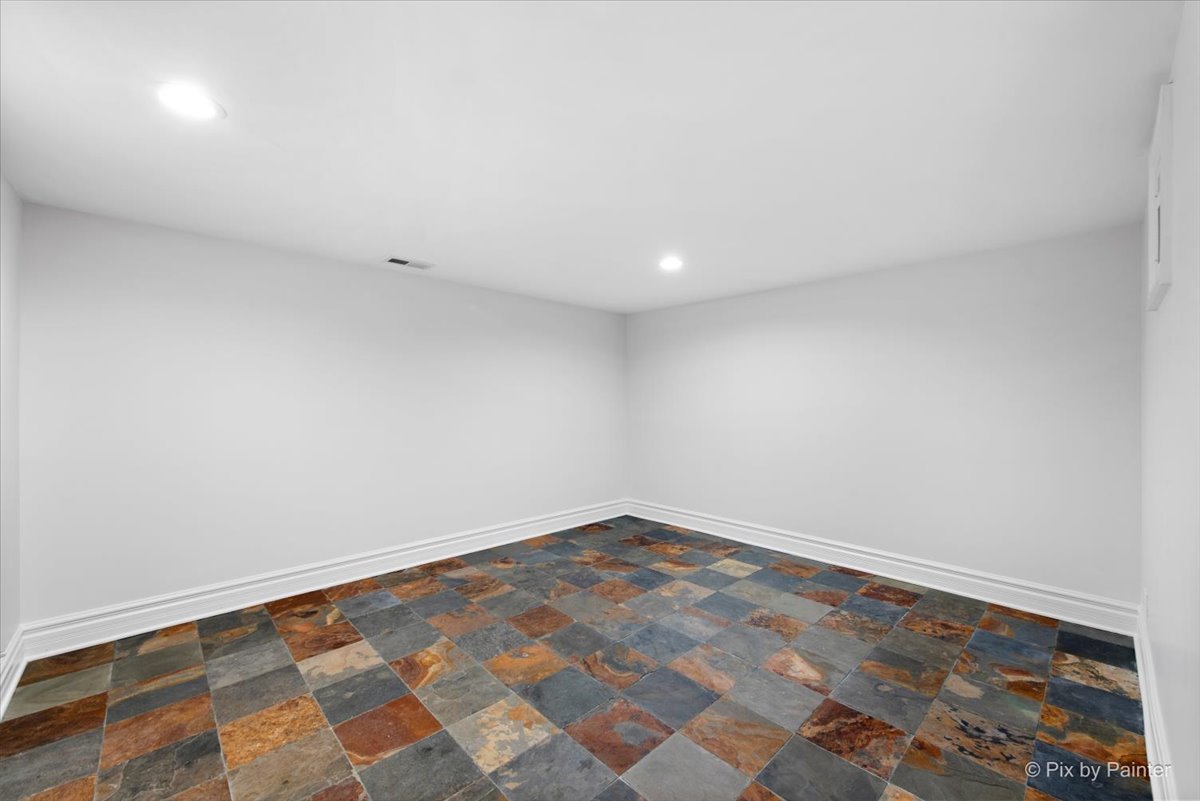 3650 N Paulina Street