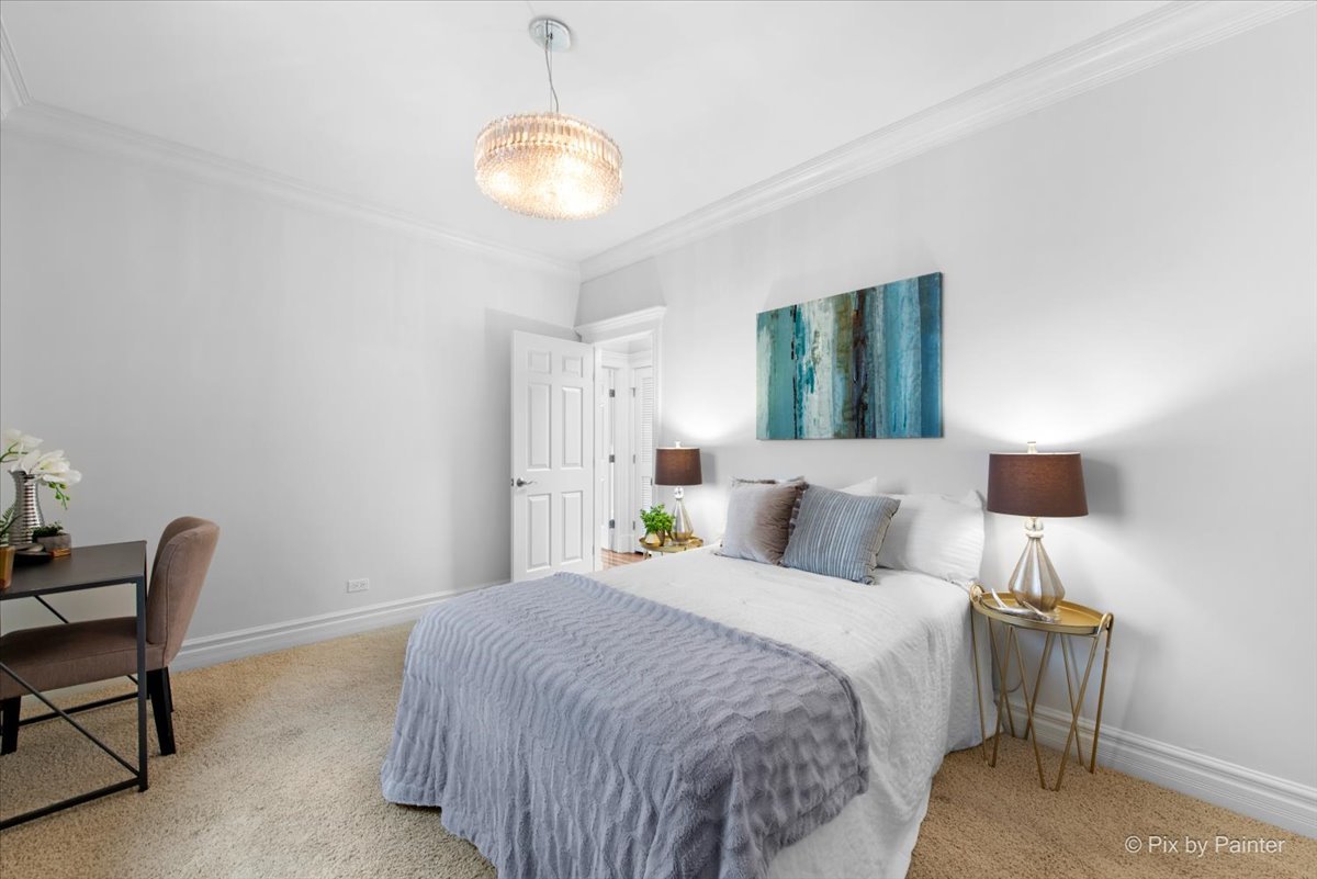 3650 N Paulina Street