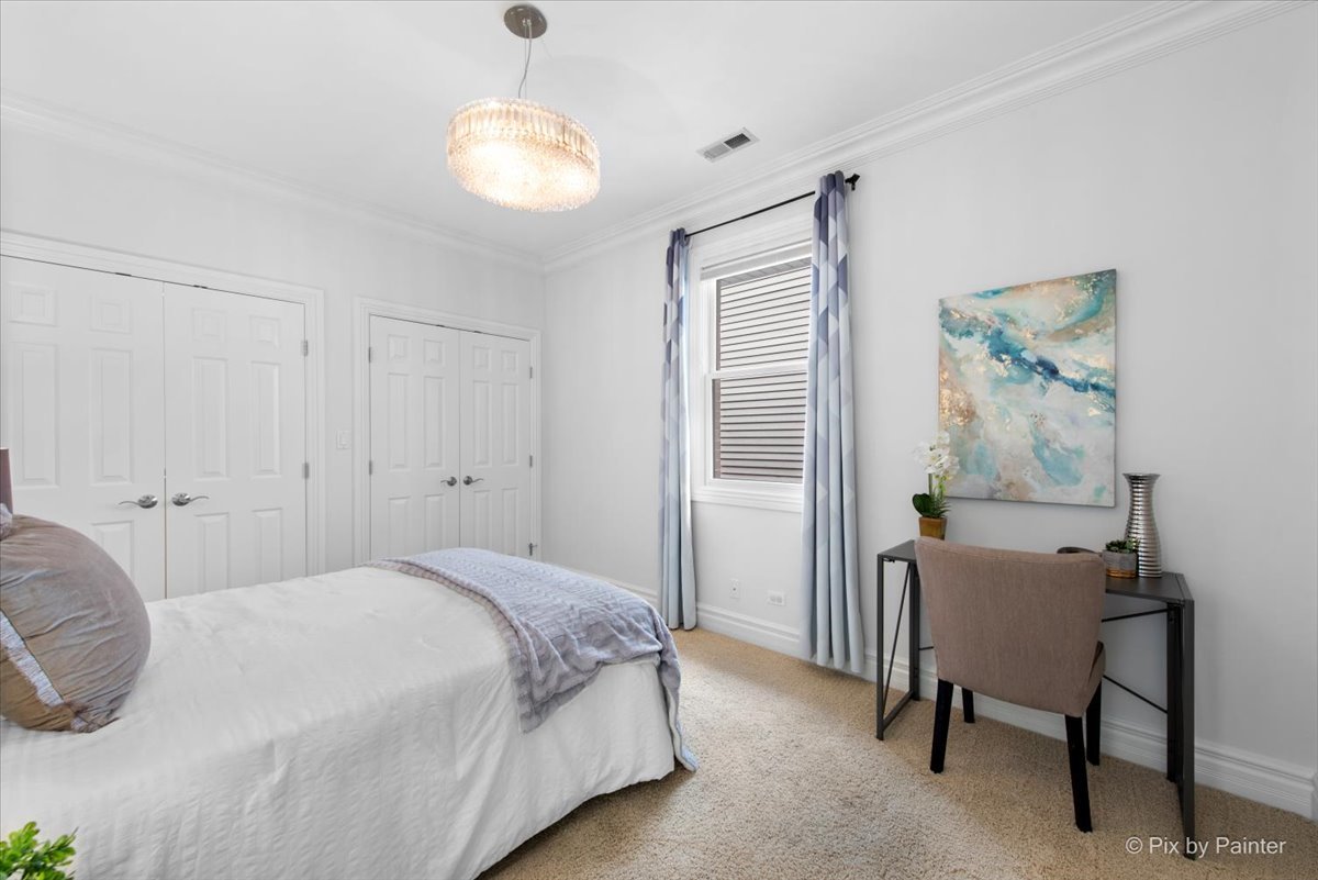 3650 N Paulina Street