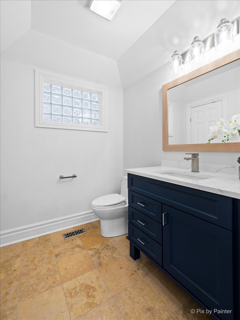 3650 N Paulina Street