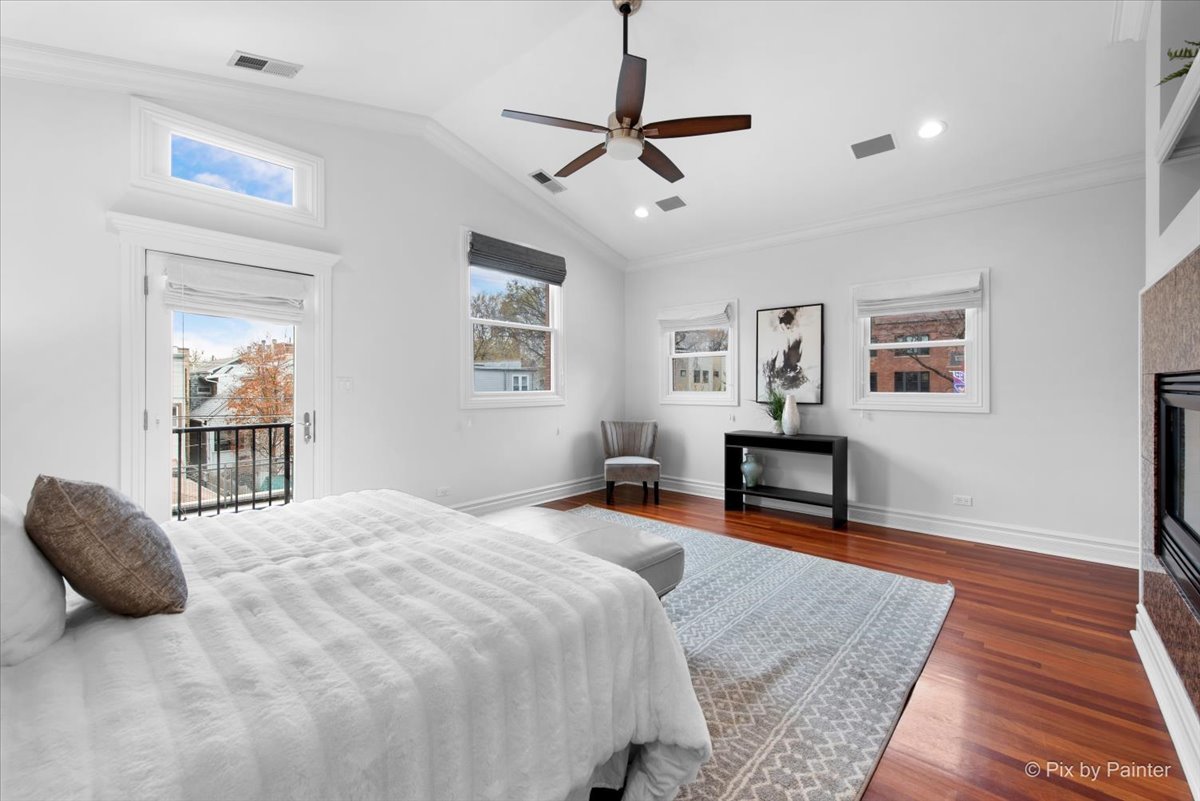 3650 N Paulina Street