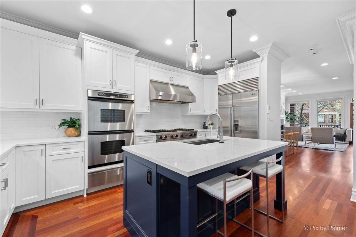 3650 N Paulina Street