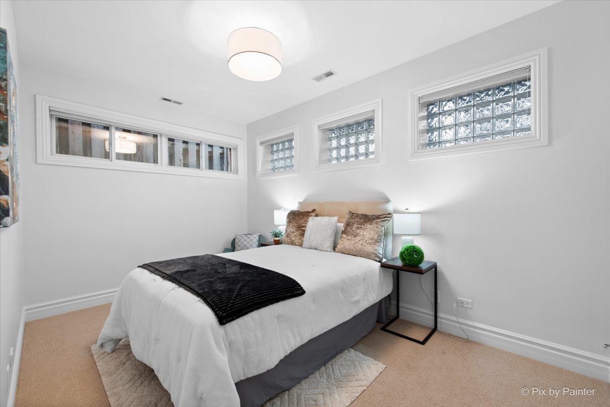 3650 N Paulina Street