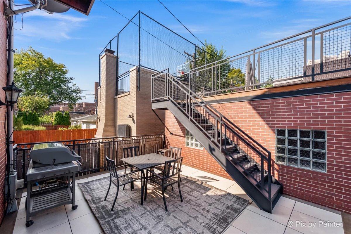 3650 N Paulina Street