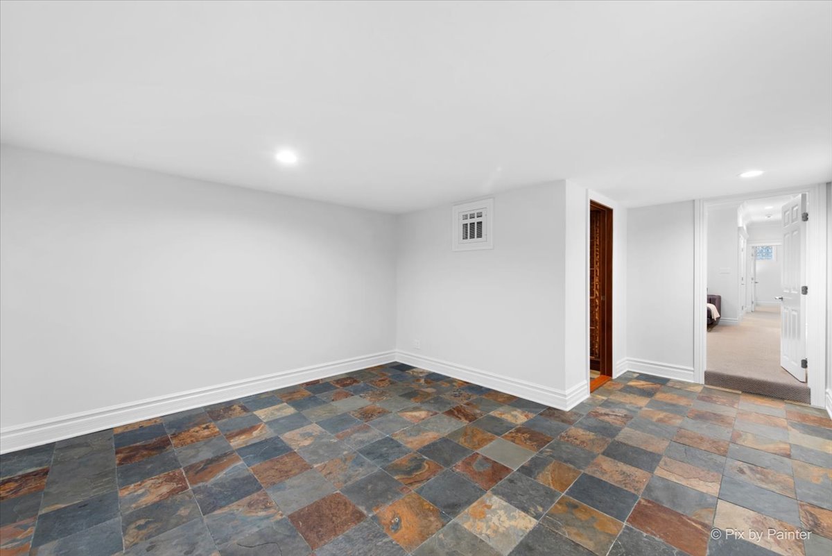 3650 N Paulina Street