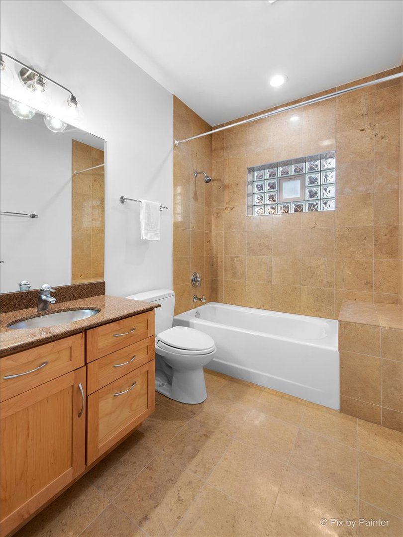 3650 N Paulina Street