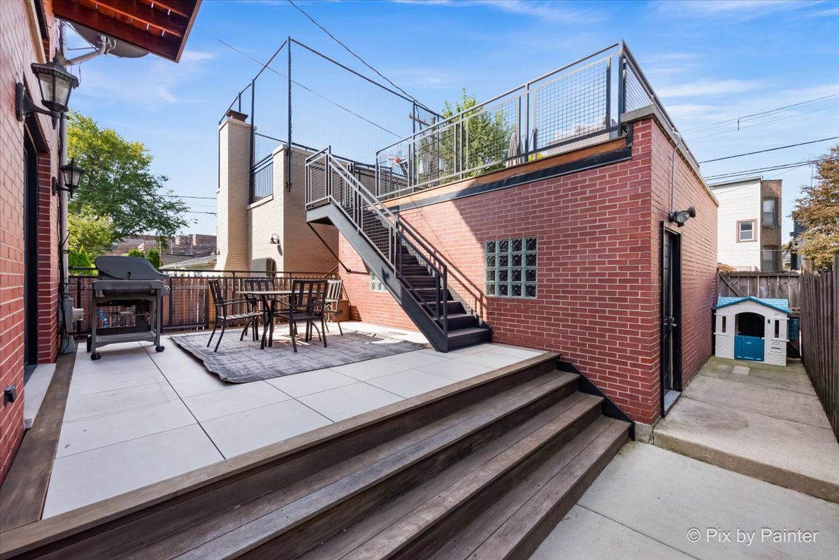 3650 N Paulina Street