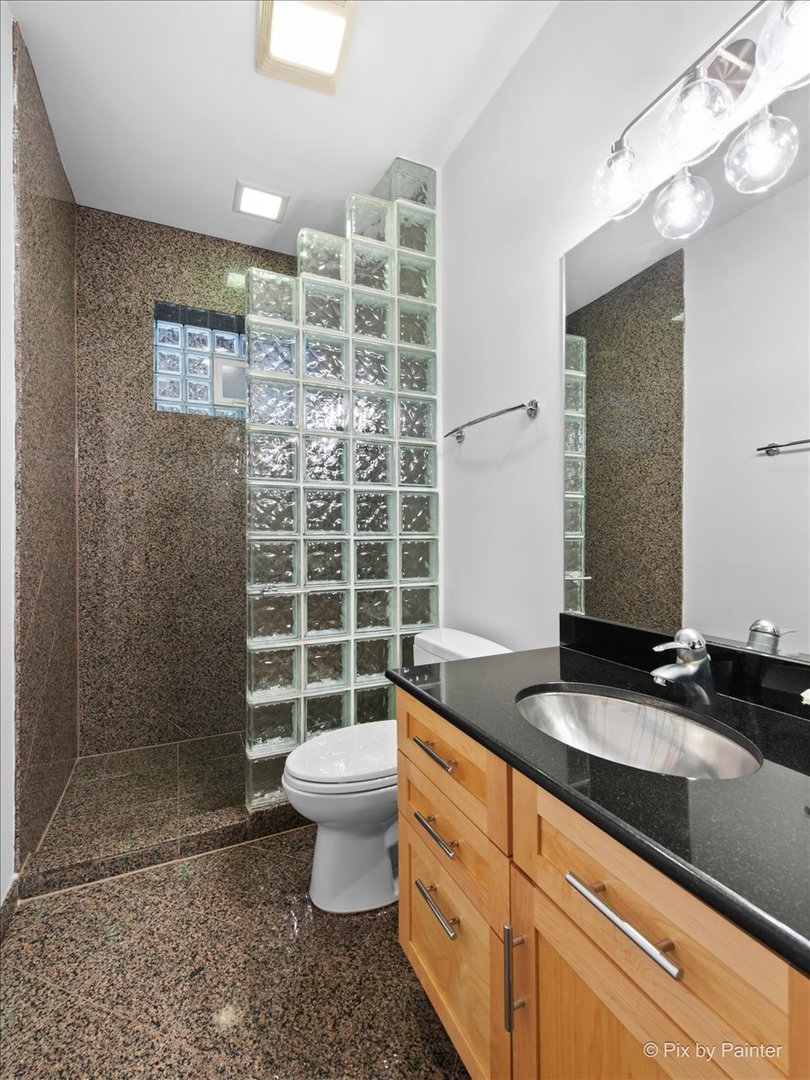 3650 N Paulina Street