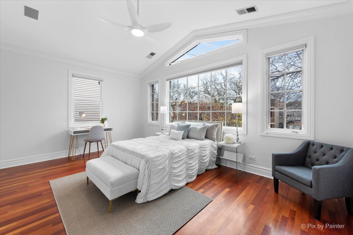 3650 N Paulina Street