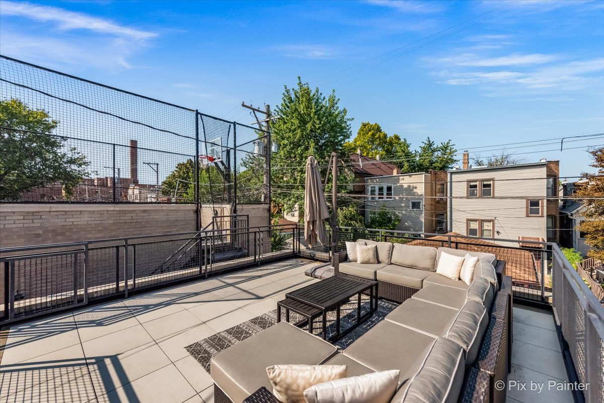 3650 N Paulina Street