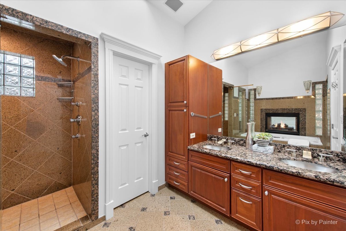 3650 N Paulina Street