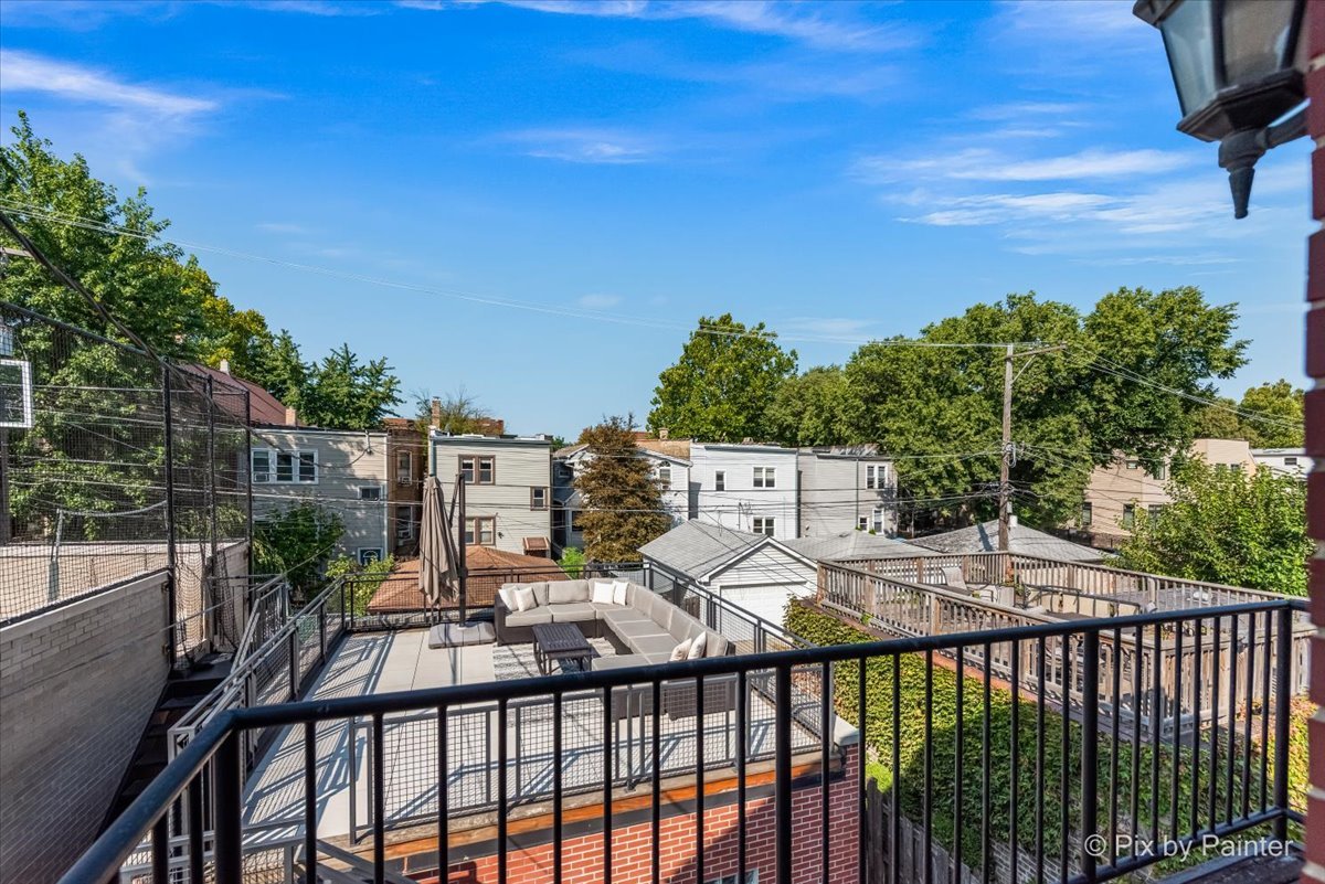 3650 N Paulina Street