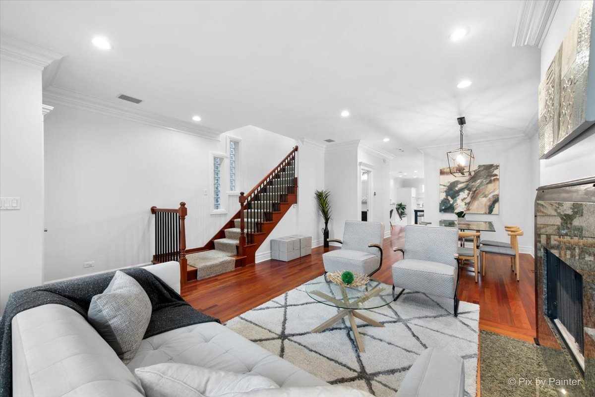 3650 N Paulina Street