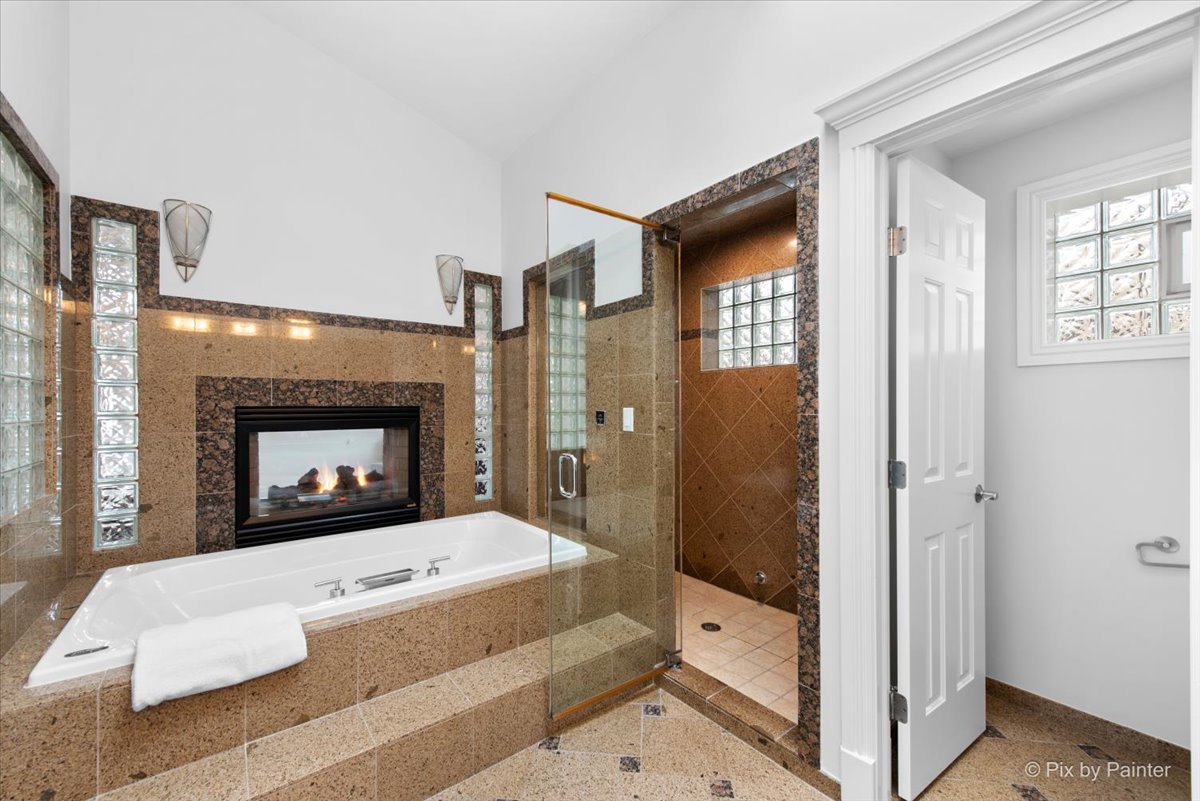 3650 N Paulina Street