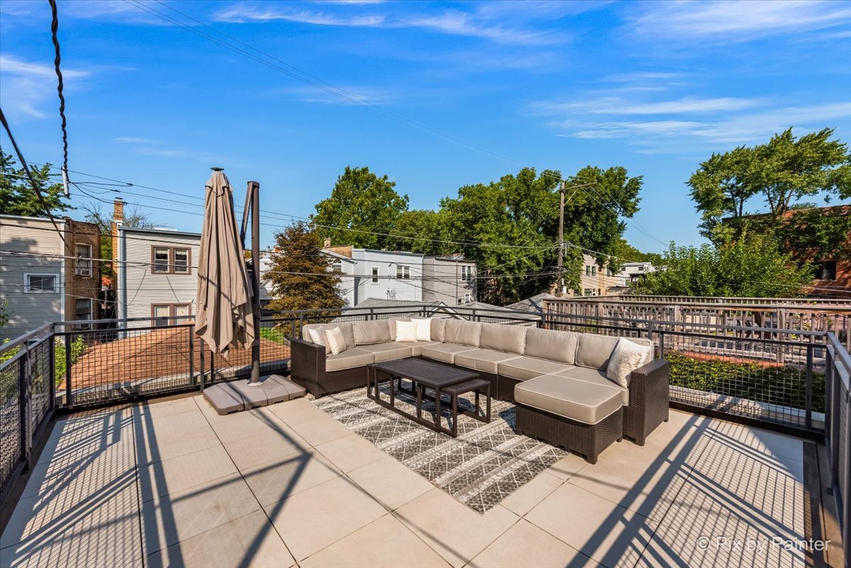 3650 N Paulina Street