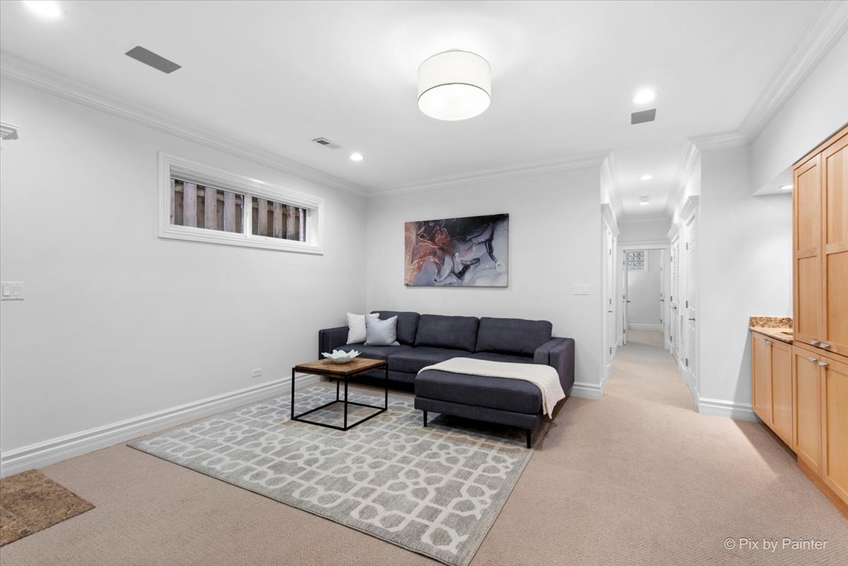 3650 N Paulina Street