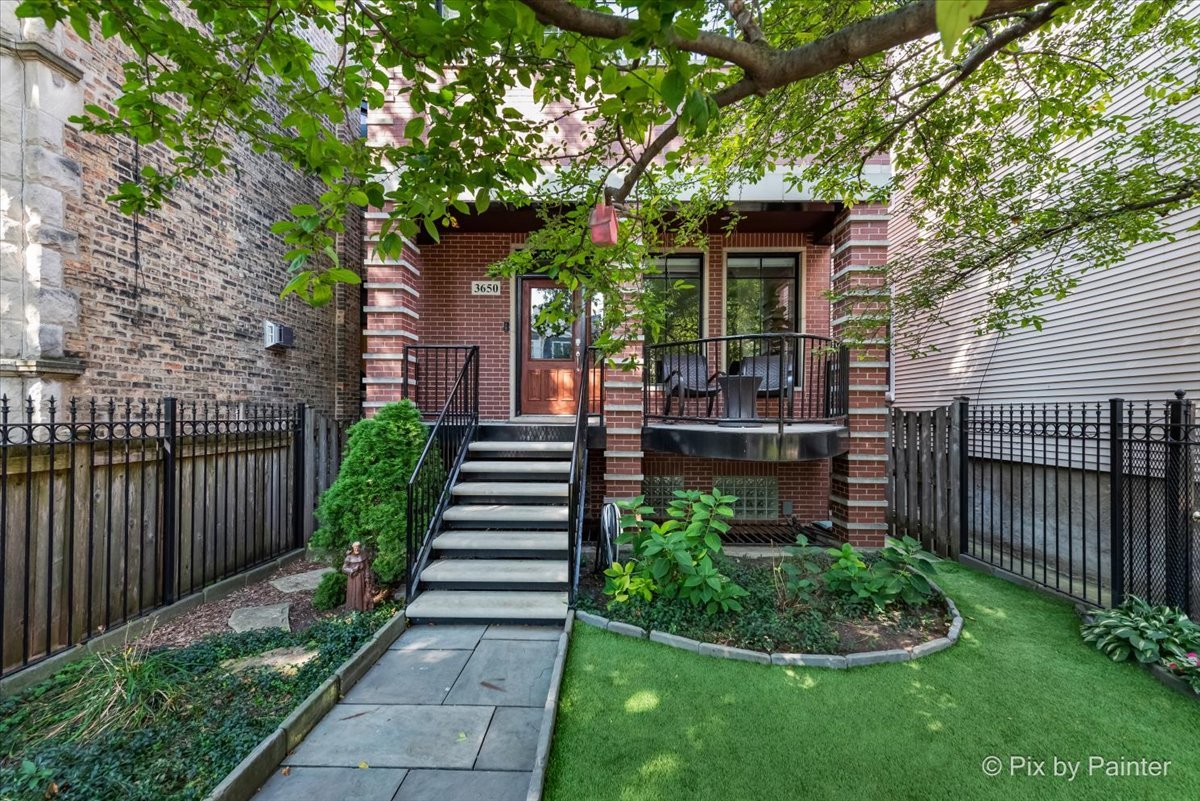 3650 N Paulina Street