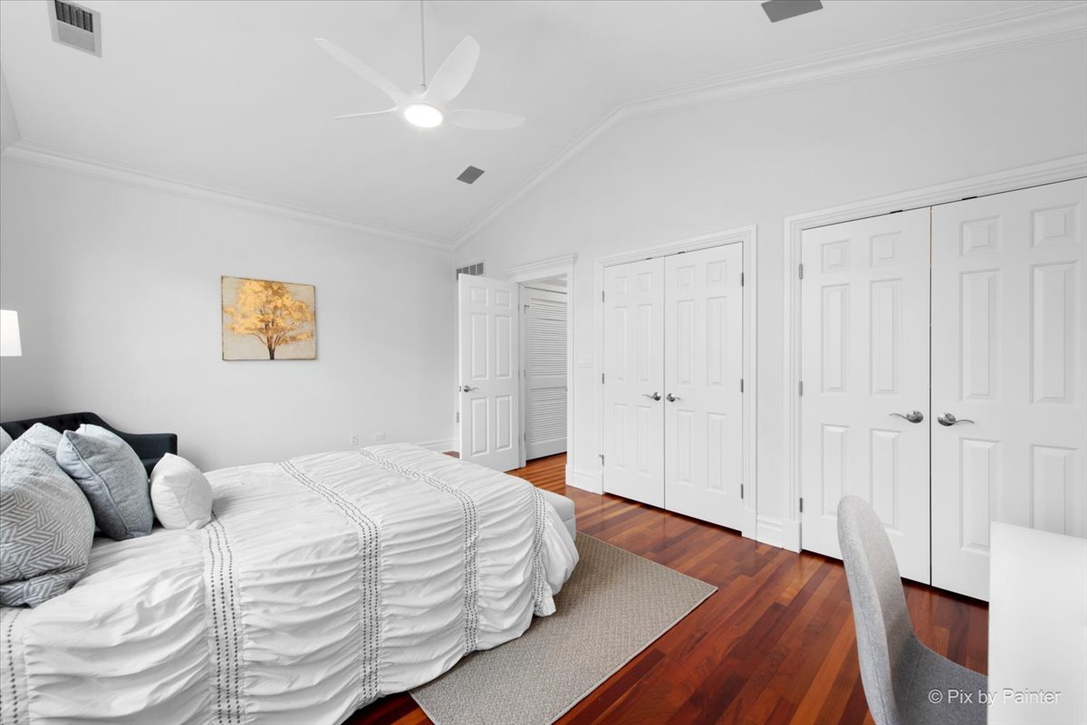 3650 N Paulina Street