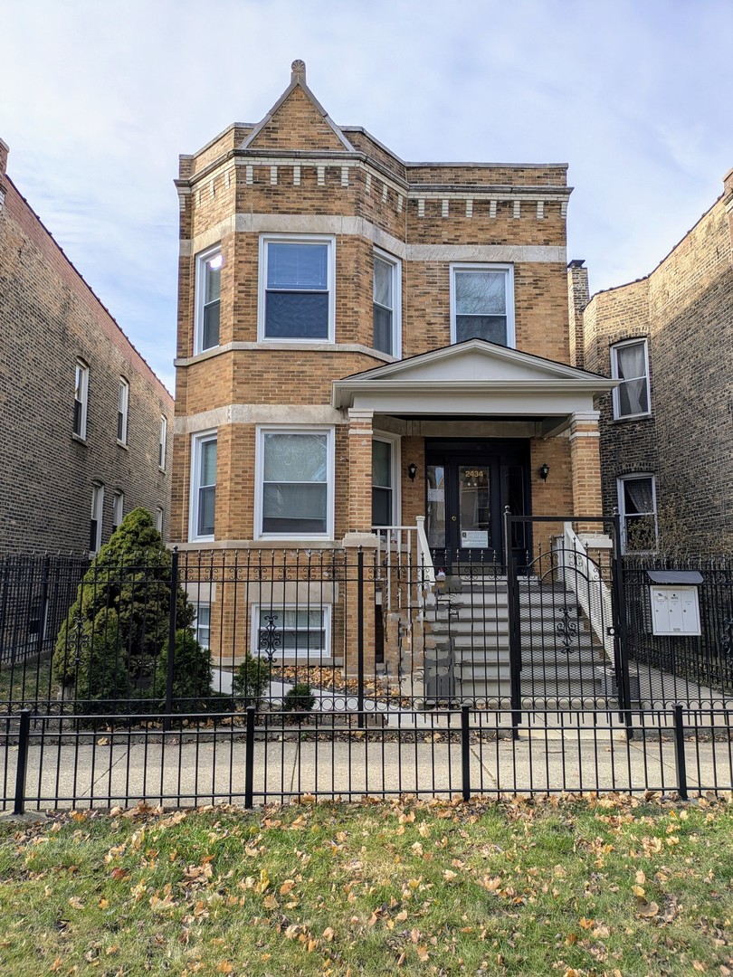 2434 N Harding Avenue Unit: G