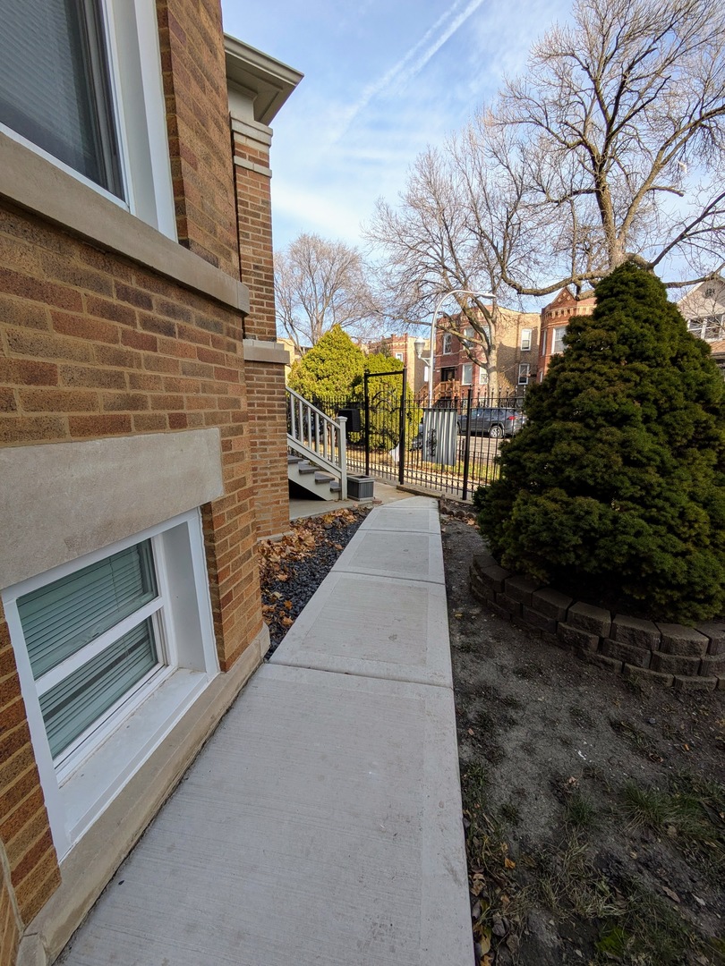 2434 N Harding Avenue Unit: G